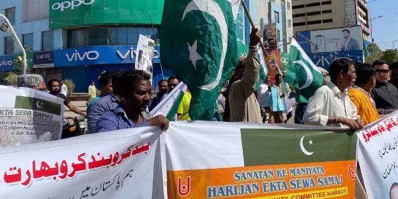 Pakistani Hindu community celebrated Holi in solidarity with persecuted Muslims in Indian capital Delhi