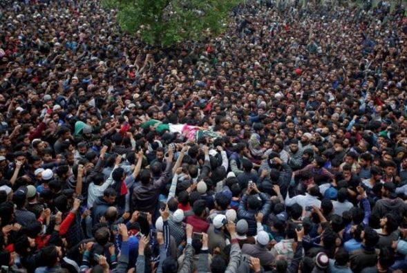 Thousands of people defying curfew participate in the funeral prayers of two martyred Kashmiri Youth