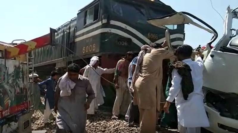 15 Sikh yatrees killed in collision b/w train, coaster near Sheikhupura