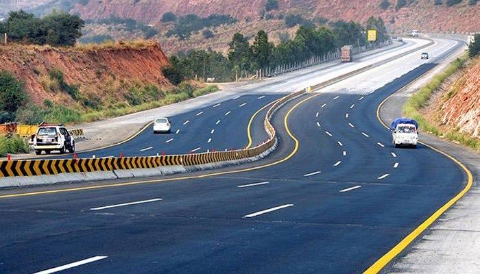 Armed Robbers commit highway Robbery cum Dacoity on Lahore - Islamabad Motorway