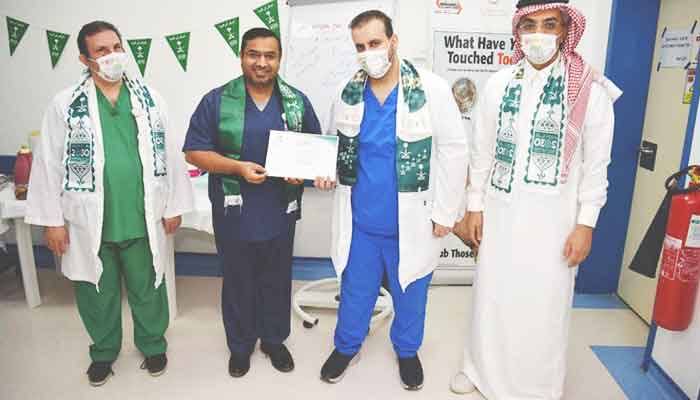 Pakistani Doctor Shahzad Ahmed honoured in Saudi Arabia