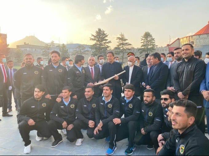 Afghanistan National Cricket team gives a unique gift to Pakistani PM Imran Khan