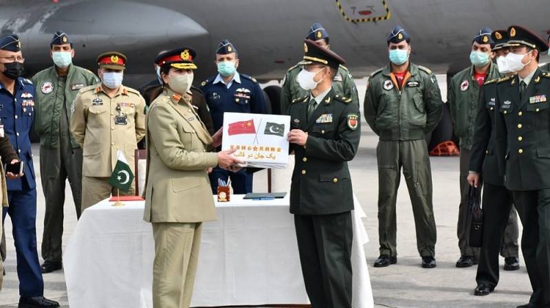 Pakistan Army donates Coronavirus vaccine gifted from China to the health workers