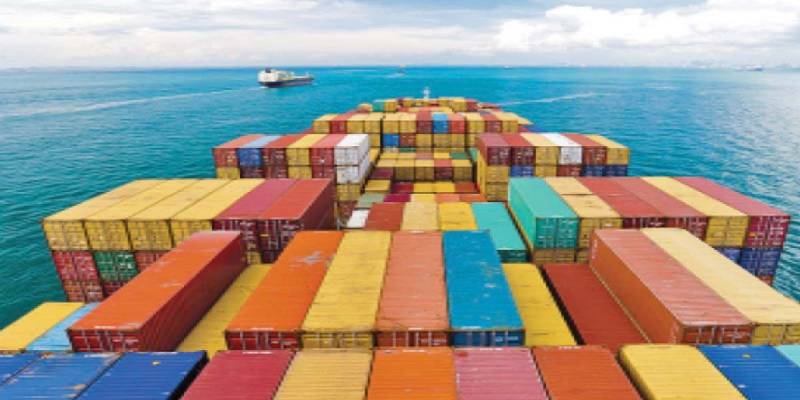 Pakistan records positive economic development on services trade deficit
