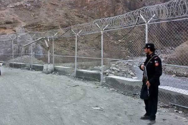 Pakistani interior minister makes important statement over Iran border fencing