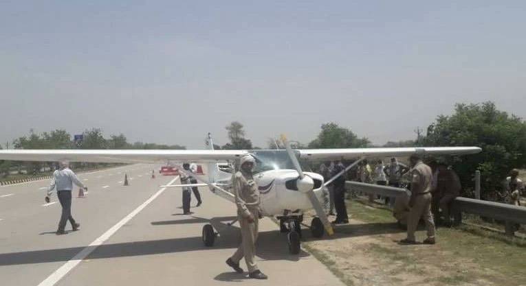 Plane makes an emergency landing at the Highway over technical fault