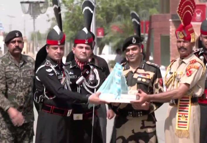 Pakistan Rangers and Indian BSF exchange sweets on Independence Day