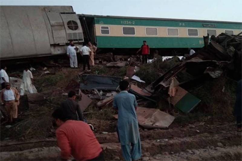 Pakistan Railways train derailed apparently owing break failure