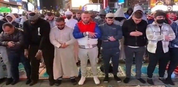 For the first time in history, Taraweeh prayers held at New York iconic Times Square