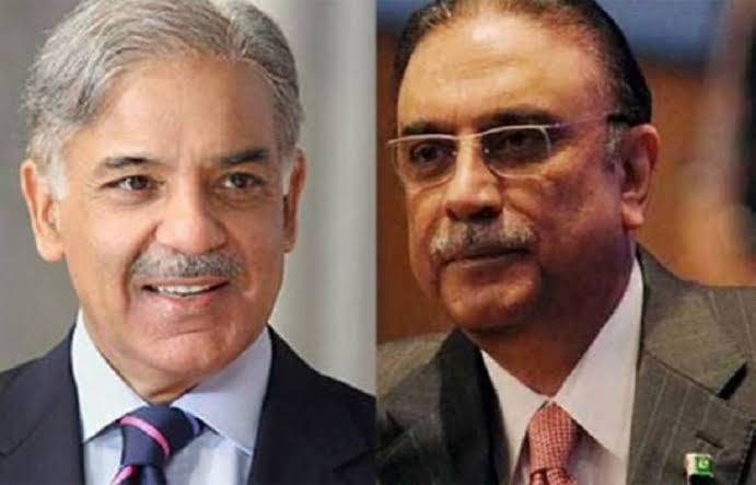 Asif Ali Zardari likely to give a blow to the new PMLN government