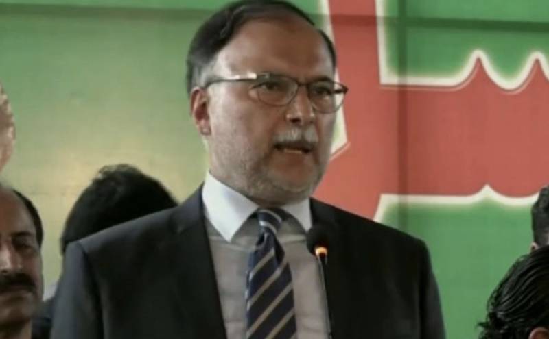 Federal Minister Ahsan Iqbal lauds PTI government initiative of Roshan Pakistan programme