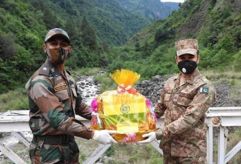 Pakistan - Indian forces exchanged sweets on occasion of Diwali