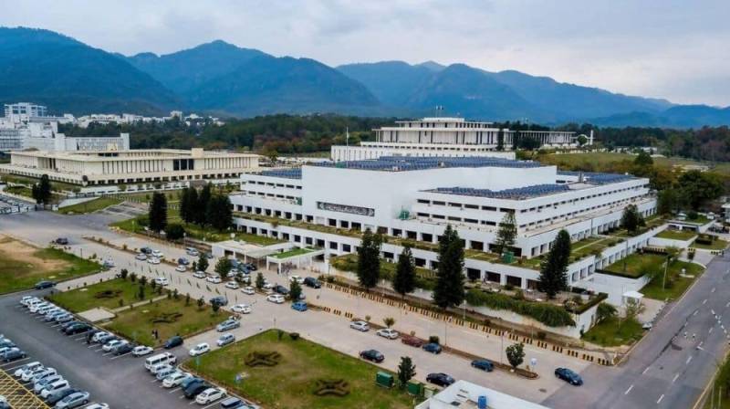 Government employees announce sit in outside Parliament House in Islamabad