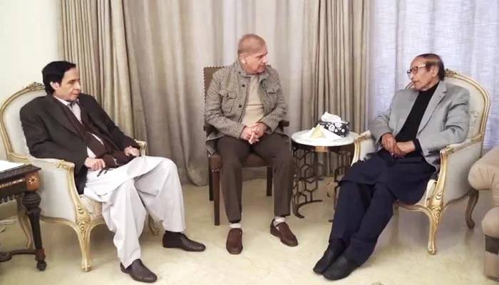 PM Shehbaz Sharif held emergency meeting with Ch Shujaat in Lahore