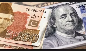 Pakistani Rupee falls against US dollar despite injections of billions of dollars