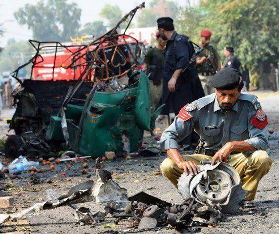 Police Station in Pakistan attacked by terrorists with rocket launchers and grenades