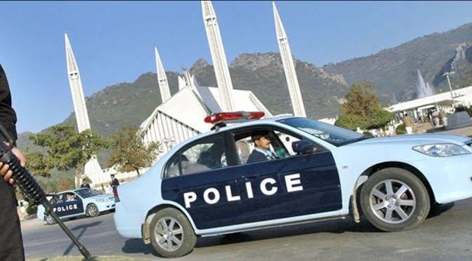 Group of foreigners thrash Islamabad Police officer