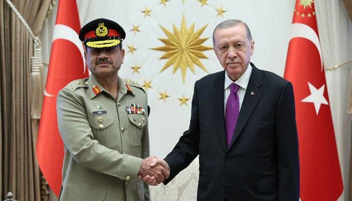 Pakistan and Turkey decided to enhance defence and military ties