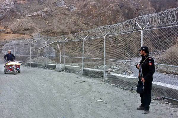 Tensions at Pakistan Afghanistan Torkham border as stalemate continues