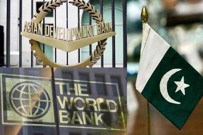 World Bank top official gives dangerous report on Pakistan economy