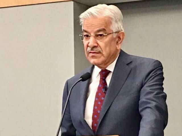 Khawaja Asif reacts strongly to Usman Dar's mother's statements