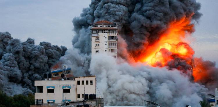 Hamas launches fresh Rocket attacks at Tel Aviv in response to Israeli air strikes at civilians
