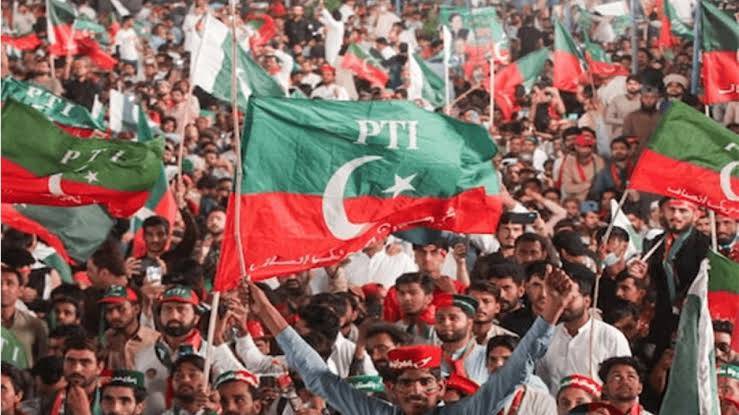 Police arrests large number of PTI workers in severe crackdown on Lahore workers convention
