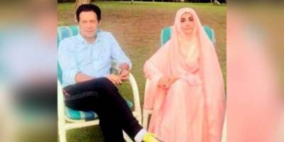 Imran Khan rare picture with his third wife Bushra Maneka goes viral