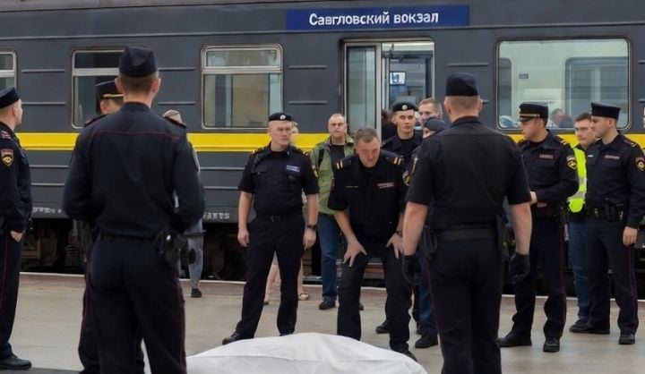 Moscow Suicide Bombing Kills Police Officer on Ukraine War Anniversary