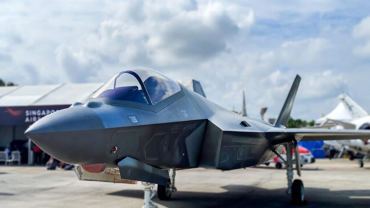 Pakistan Advances Deal for 40 Chinese J-35A Stealth Fighters Following Singapore Airshow Debut