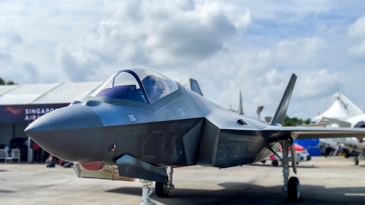 Pakistan Advances Deal for 40 Chinese J-35A Stealth Fighters Following Singapore Airshow Debut