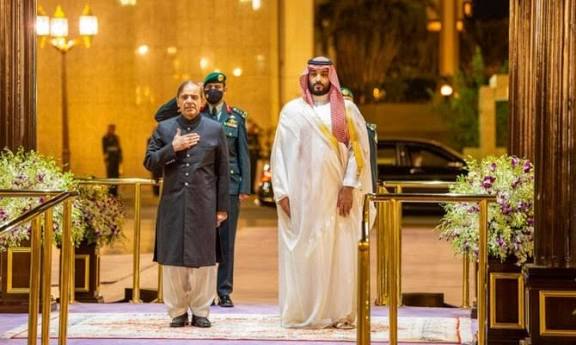 Pakistan Expresses Full Solidarity with Saudi Arabia and UAE Over Iranian Missile Attacks