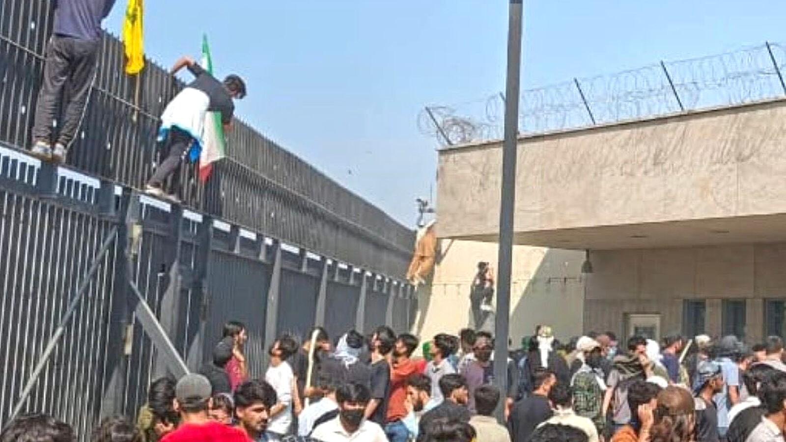 Nine Killed in Violent Clash at US Consulate in Karachi Over Khamenei’s Death