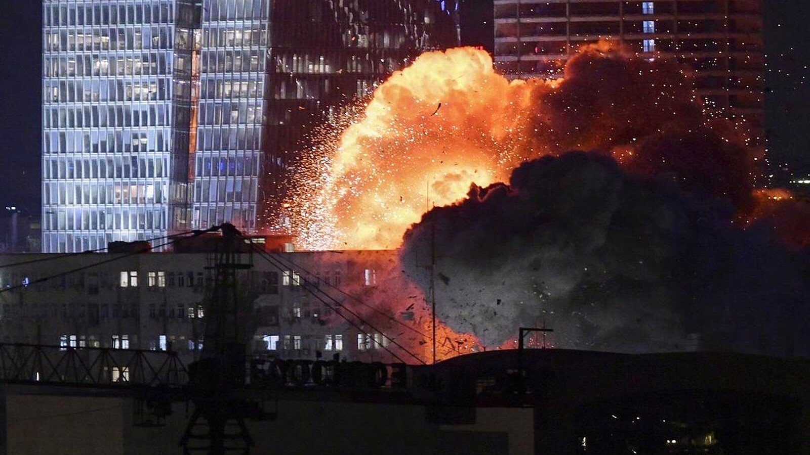 Iran Launches Fresh Missile Barrage at Israel Amid Escalating War