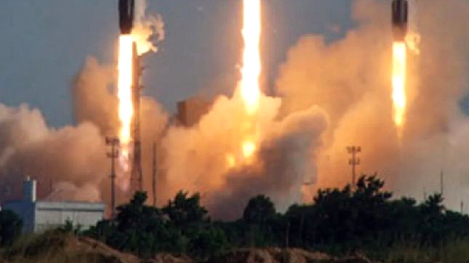 Loud Explosions Heard in Dubai and Abu Dhabi UAE