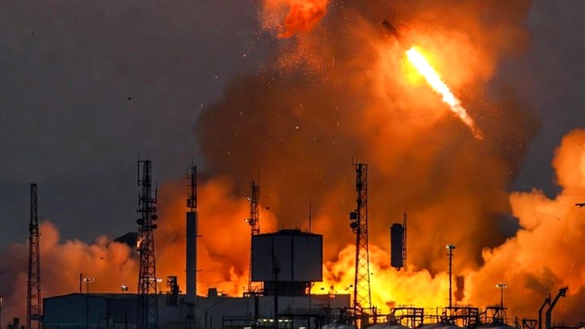 Iranian Army Drone Strikes Target Israeli Radar Facilities in Haifa and Fuel Depots Iranian Army Drone Strikes Target Israeli Radar Facilities in Haifa and Fuel Depots