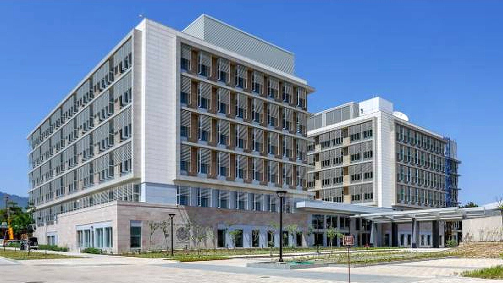 US Embassy in Islamabad  Cancels Visa Services For Pakistanis