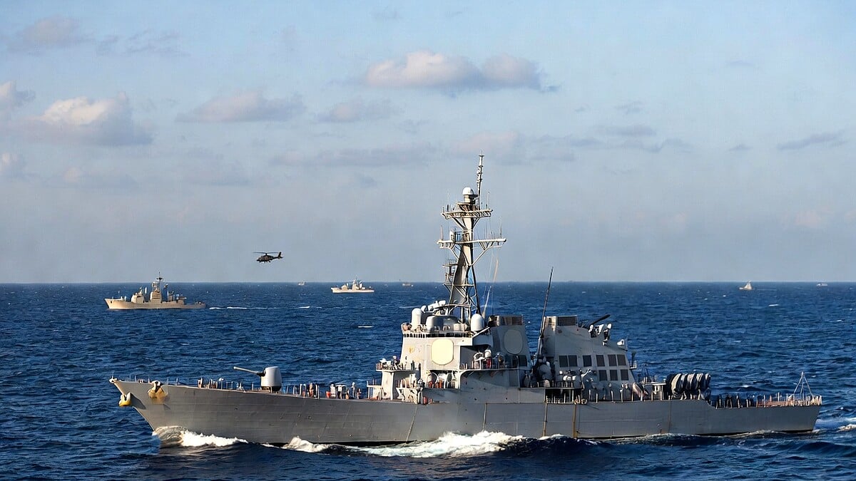 US Destroyer Turns Back from Hormuz Strait After Iran Navy  Warning