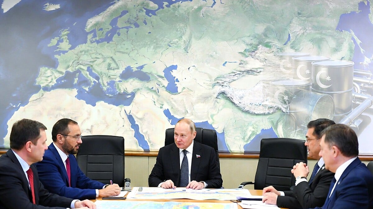 Russia Offers Cheap Oil to Pakistan Amid Energy Crisis Russia Offers Cheap Oil to Pakistan Amid Energy Crisis