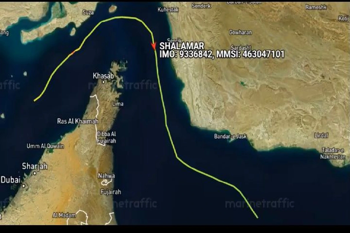 Pakistani Tanker Shalamar Defies Tensions Exiting Hormuz 