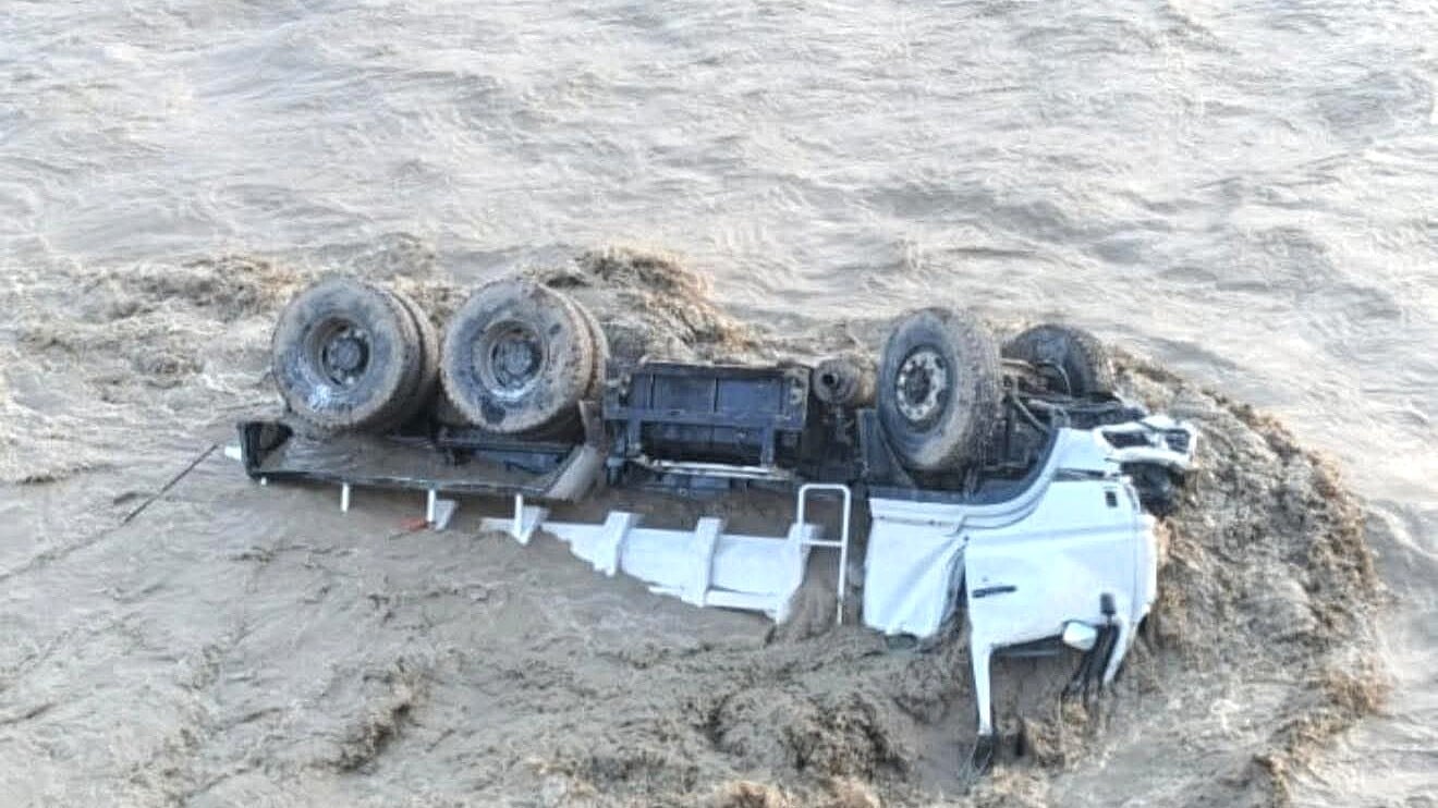 Two soldiers martyred nine missing after army engineering truck faces mishap