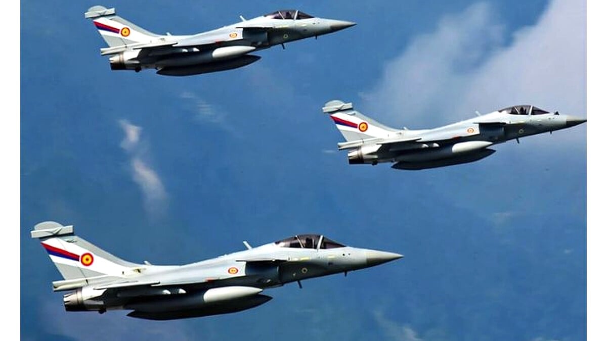 Indian Air Force Aircraft Makes Close Approach to Pakistan Border, Turns Back After Air Defence Warning: Report