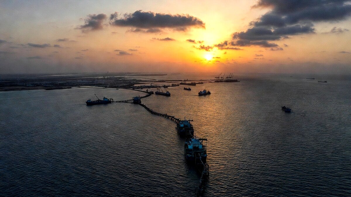 Can Saudi Arabia lay undersea pipeline to Gwadar to bypass Hormuz?