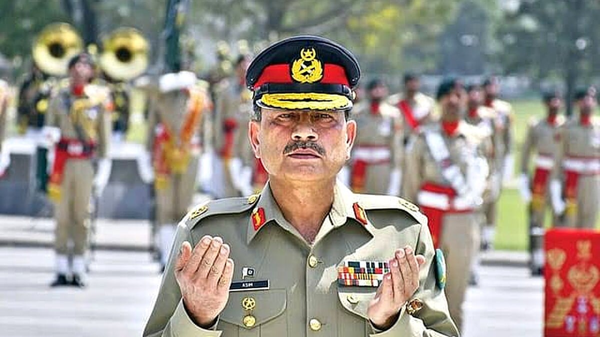 Iranian FM Araghchi Held Important Discussions With Pakistan Field Marshal Asim Munir