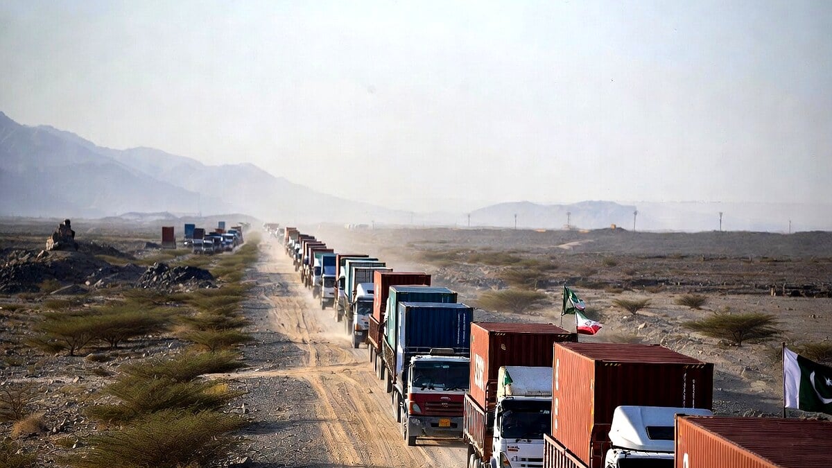 Pakistan Opens Six Overland Routes to Iran amid US Naval Blockade