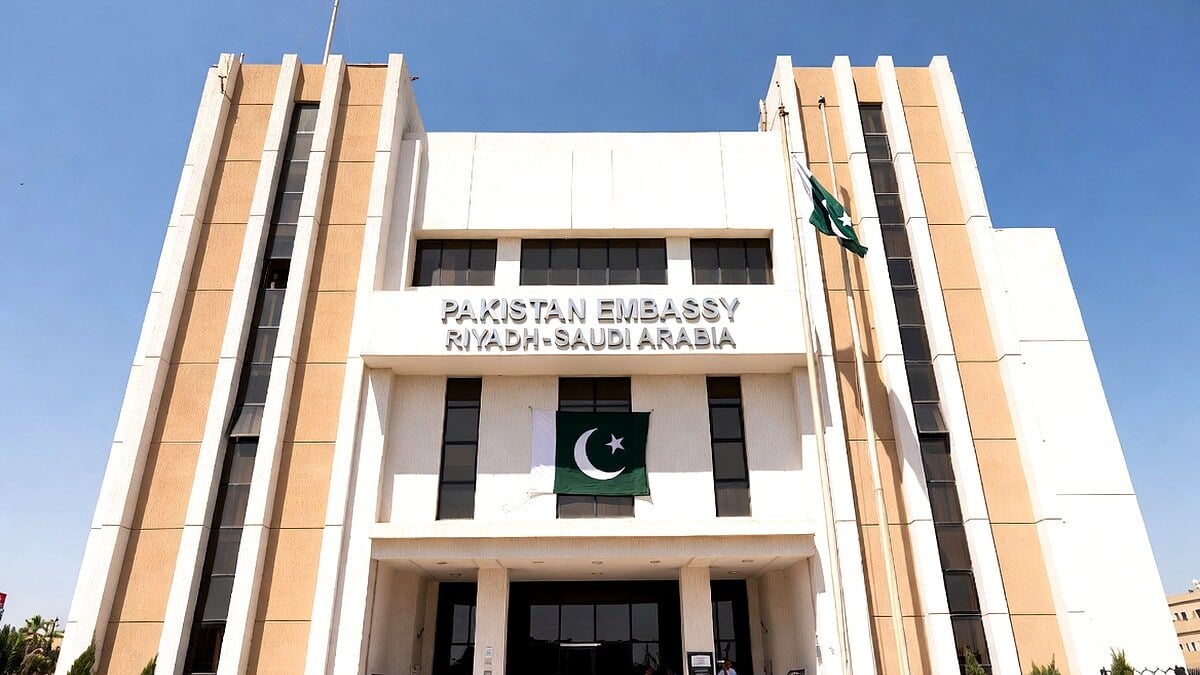 Pakistani Embassy in Saudi Arabia Suspends Passport Services