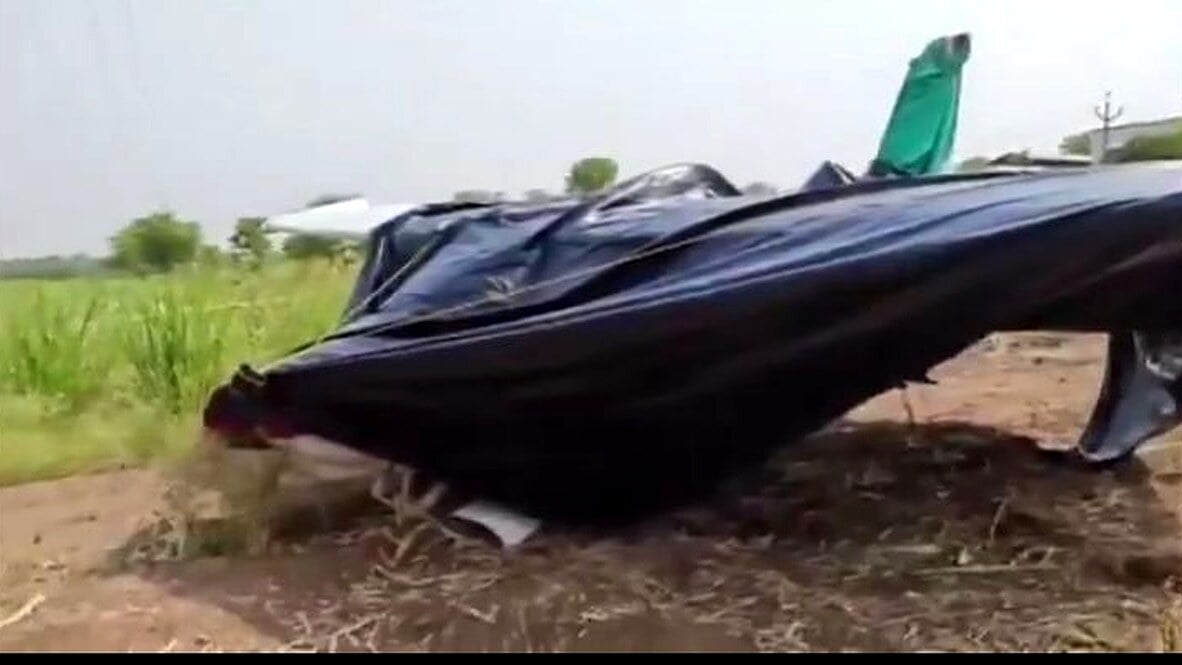 Another Indian Aircraft Crash Lands Near Pune Piloted by Ex IAF Officer) Another Indian Aircraft Crash Lands Near Pune Piloted by Ex IAF Officer)