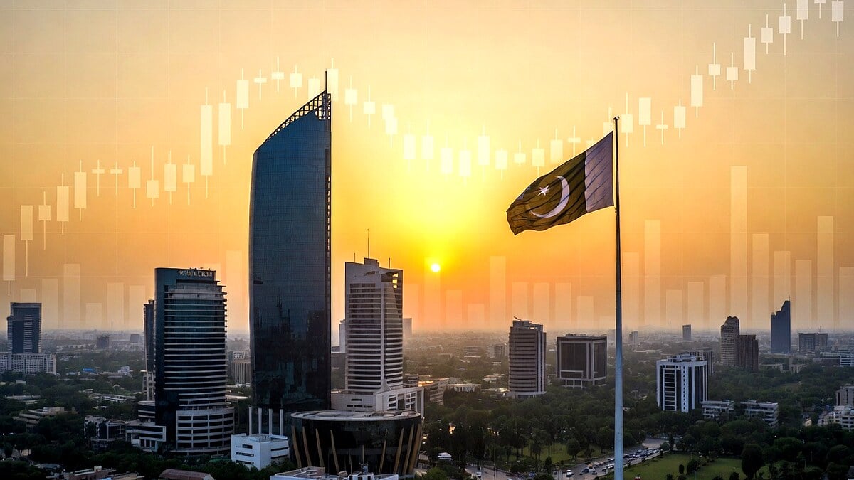 Pakistan GDP Climbs Among Richest Muslim Nations in Economic Race