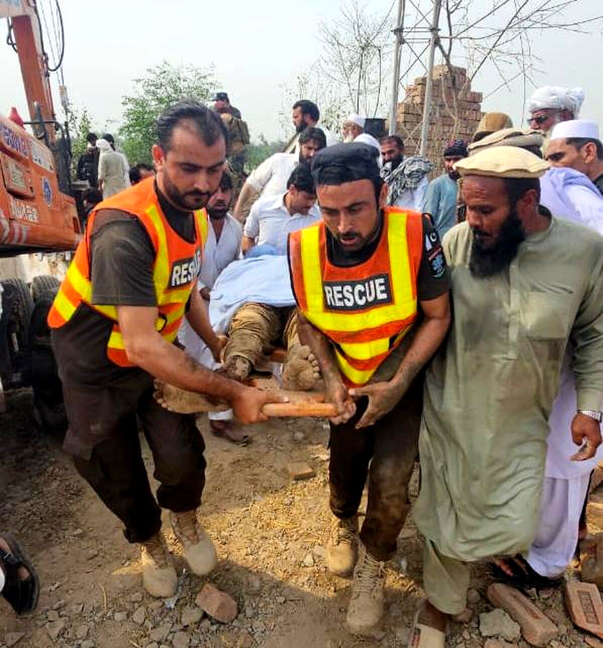 Suicide Blast in Bannu Police Station Leaves 15 Dead