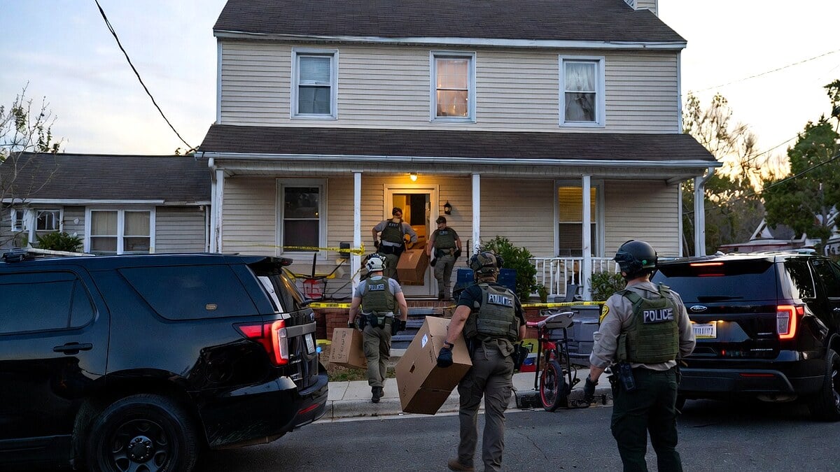 US Arrests Former CIA Official After Seizing $40 Million Gold Bars US Arrests Former CIA Official After Seizing $40 Million Gold Bars